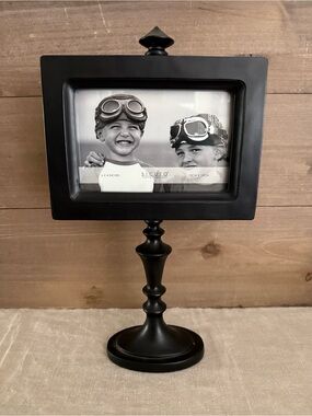 Black Wood 4x6 Pedestal Photo Frame